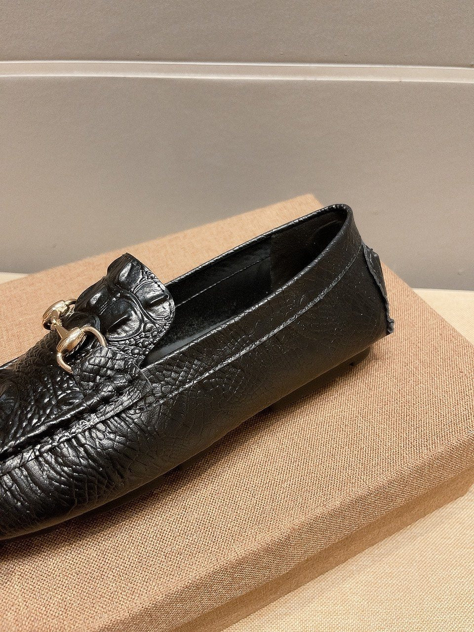 Gucci Black Textured Bit Driving Loafers — detail