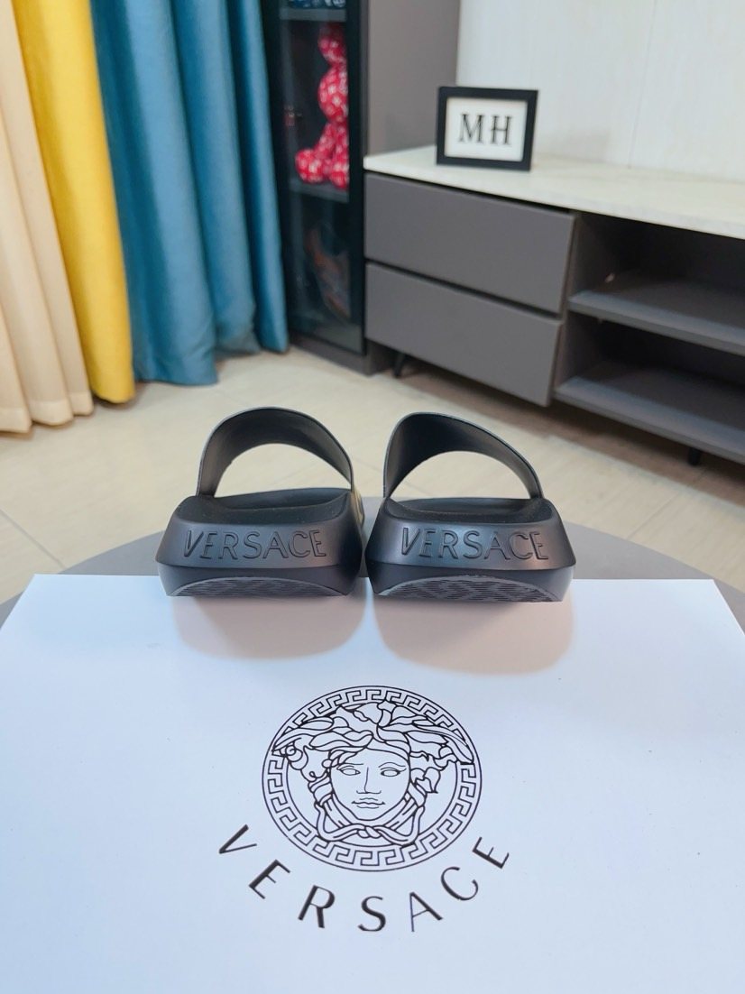 微商相册测试鞋子-Versace Men's Graphic Slide Sandals — back