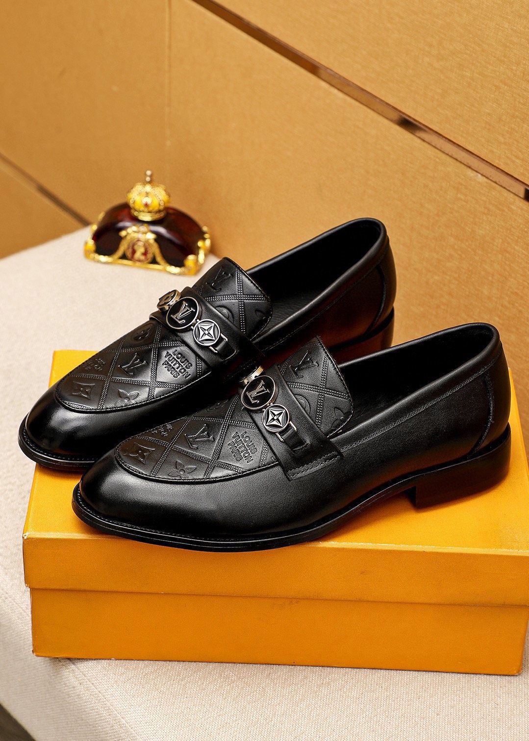 微商相册测试鞋子-Louis Vuitton Black Embossed Buckle Slip-On Shoes — front