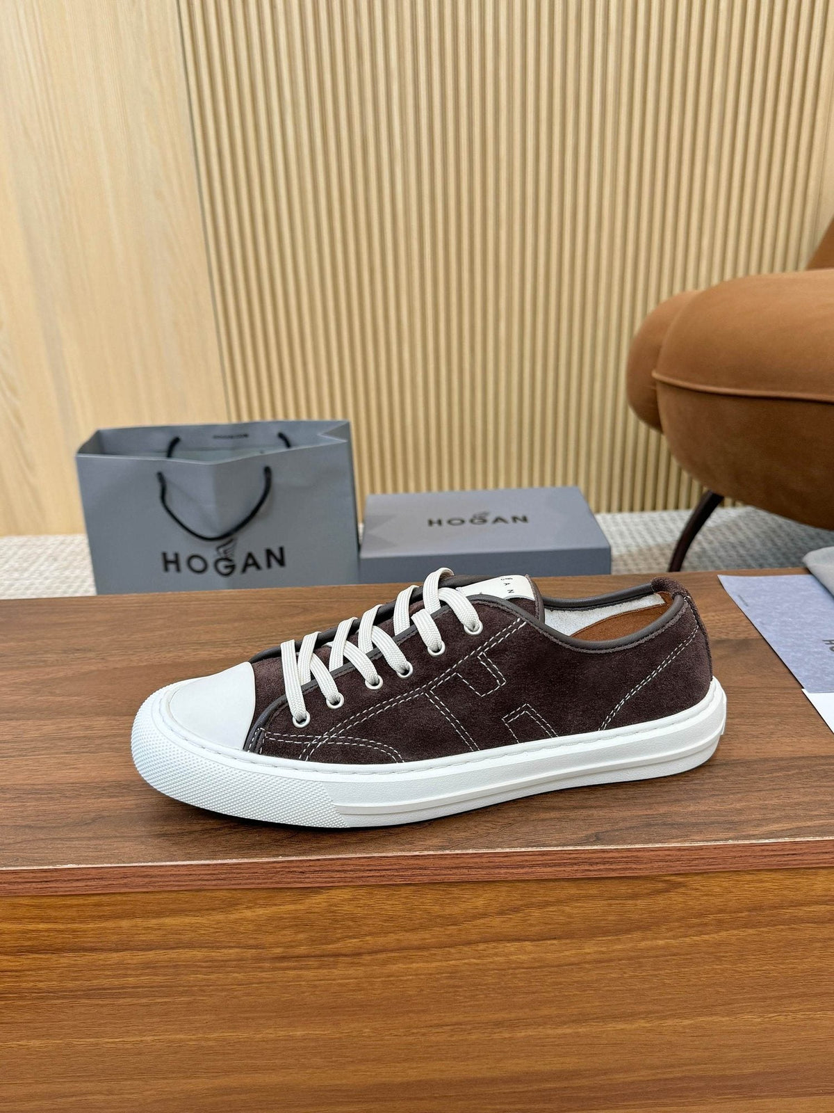 HOGAN H691 Low-Top Sneakers — hero